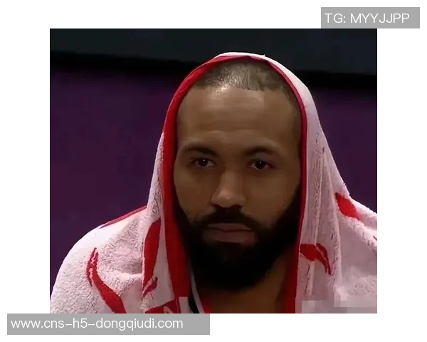 杜锋更衣室冲突加剧吉伦沃特竖拇指讽刺引发媒体关注与球迷失望